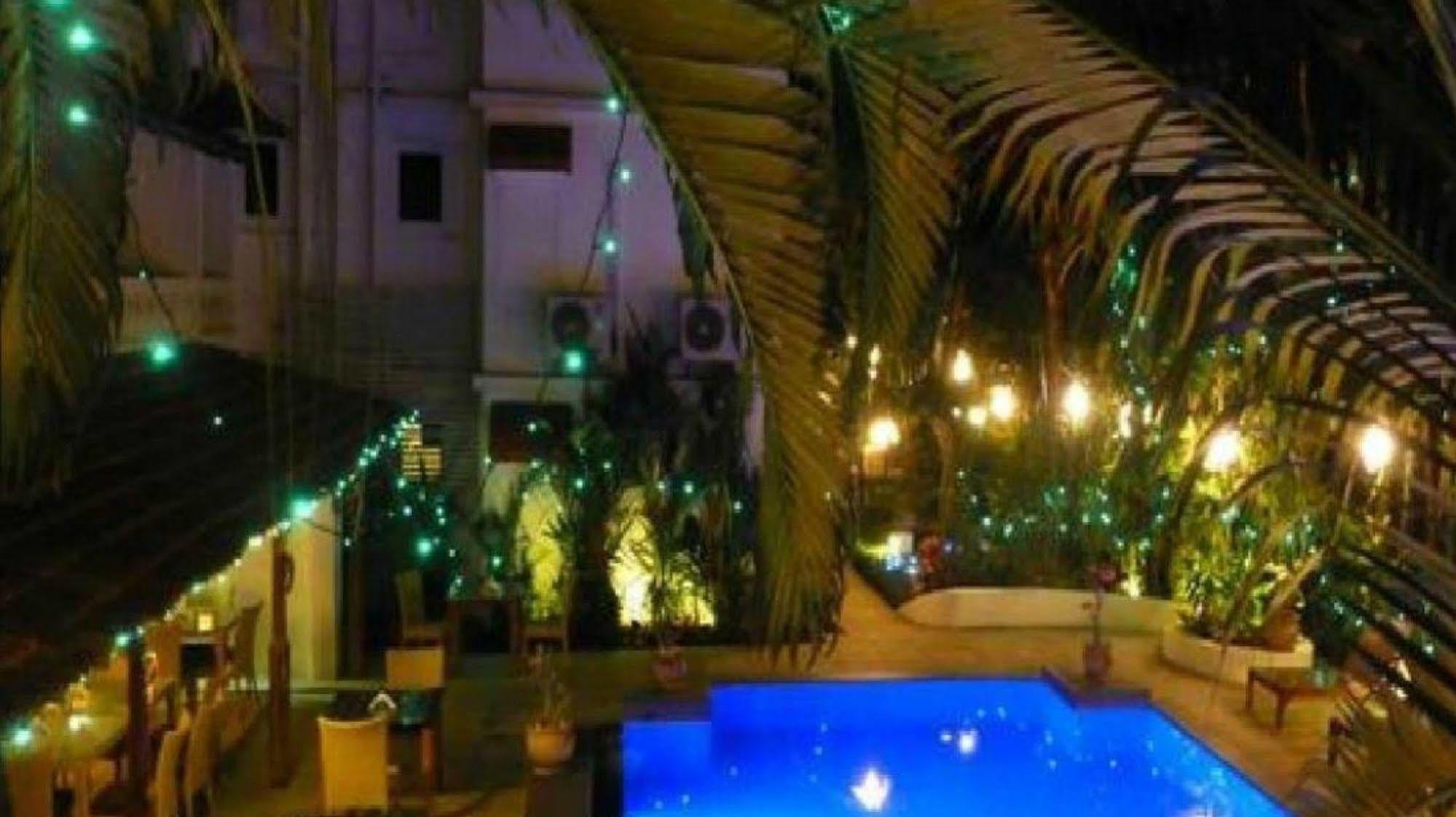 Casablanca Beach Resort Candolim Exterior photo